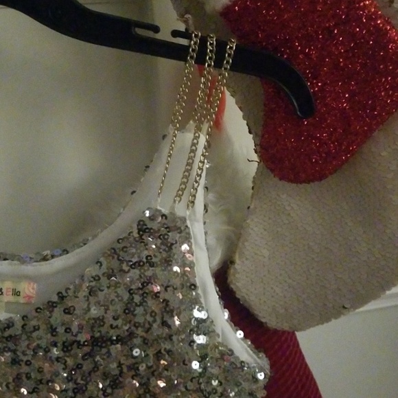 🎁Silver Sequin Top🎁 - Picture 4 of 8